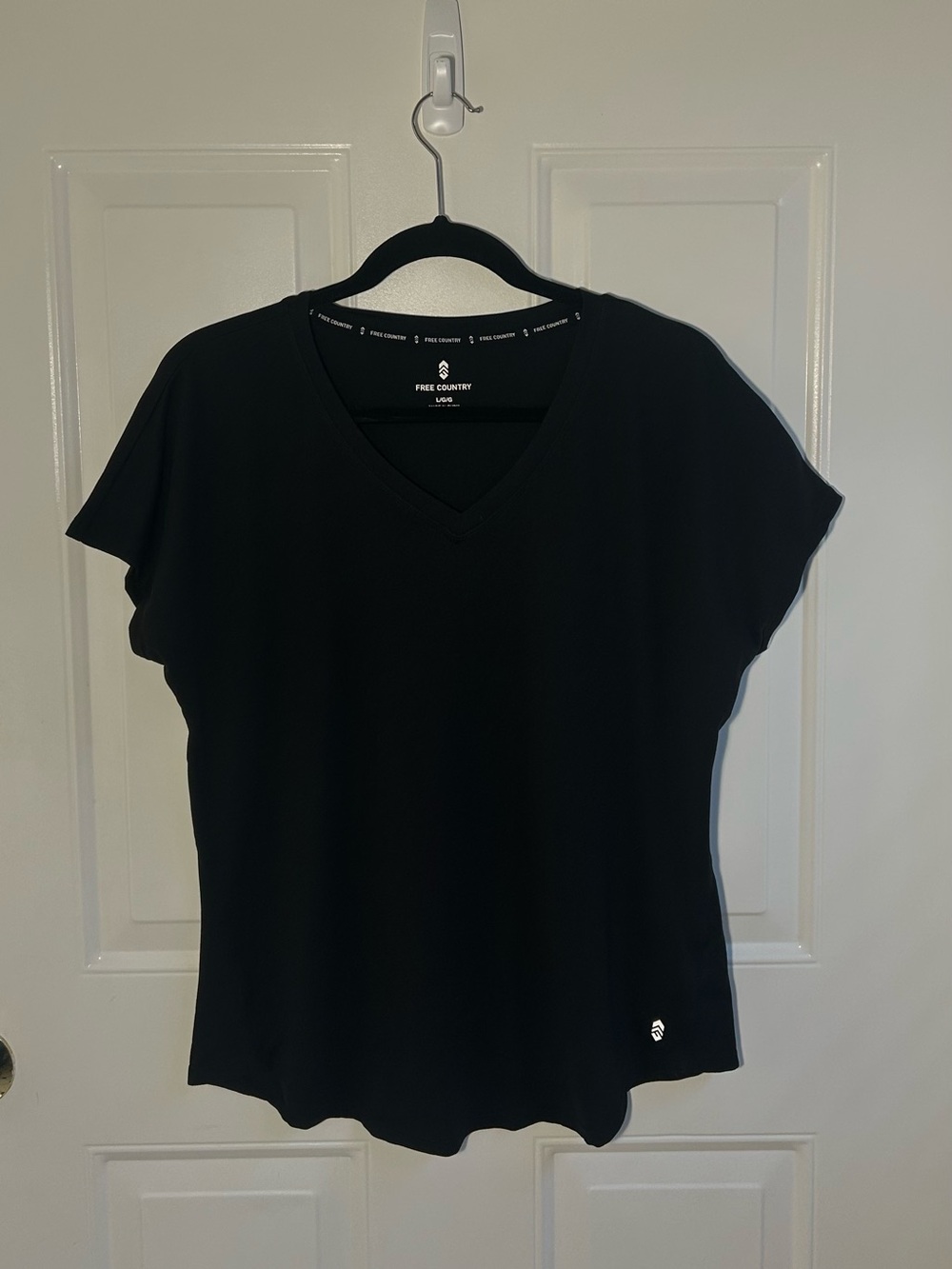 Free Country Black V-Neck Short Sleeve Tee Size Large